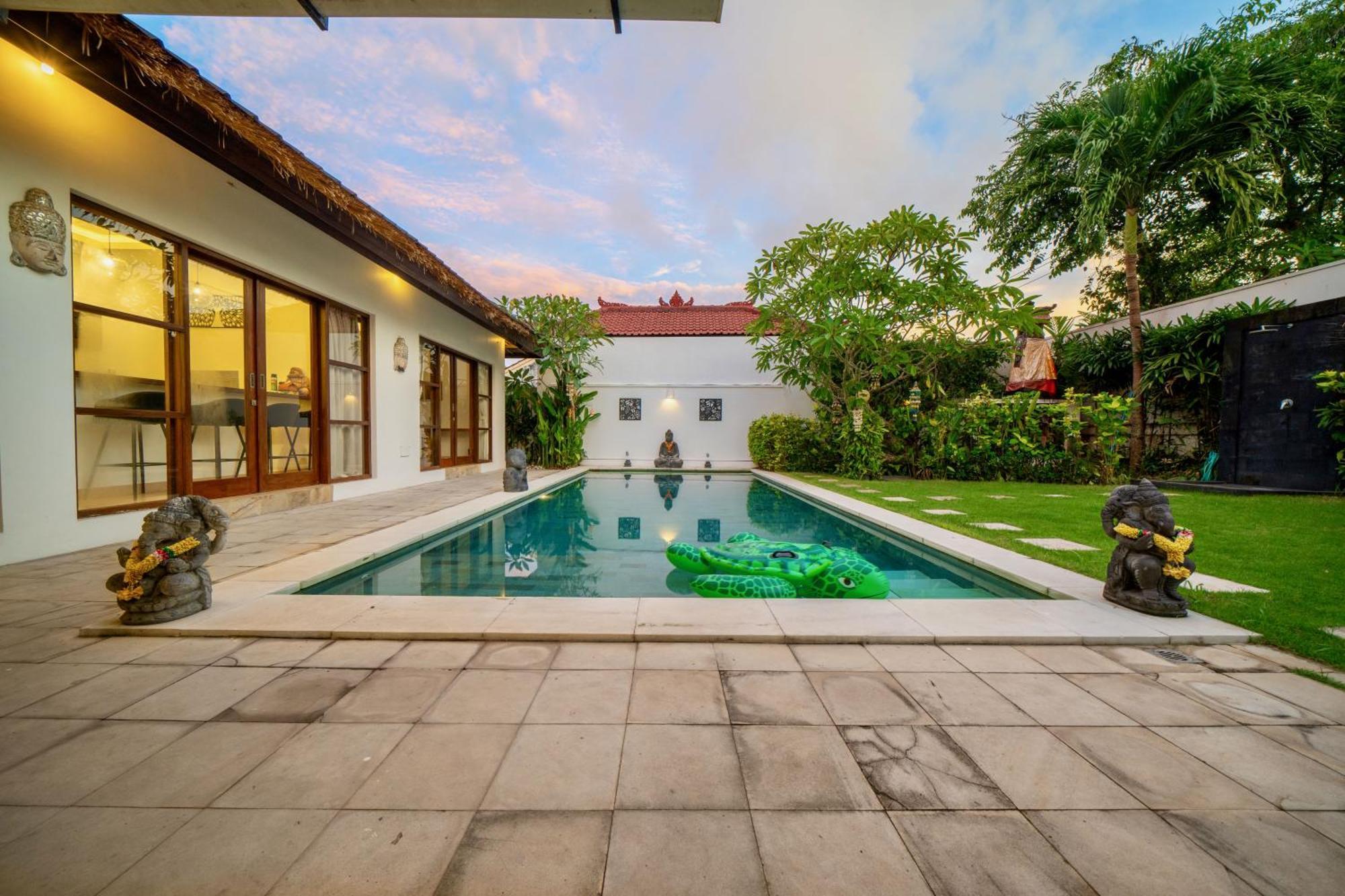 Bali Sunyi Villas ジンバラン エクステリア 写真
